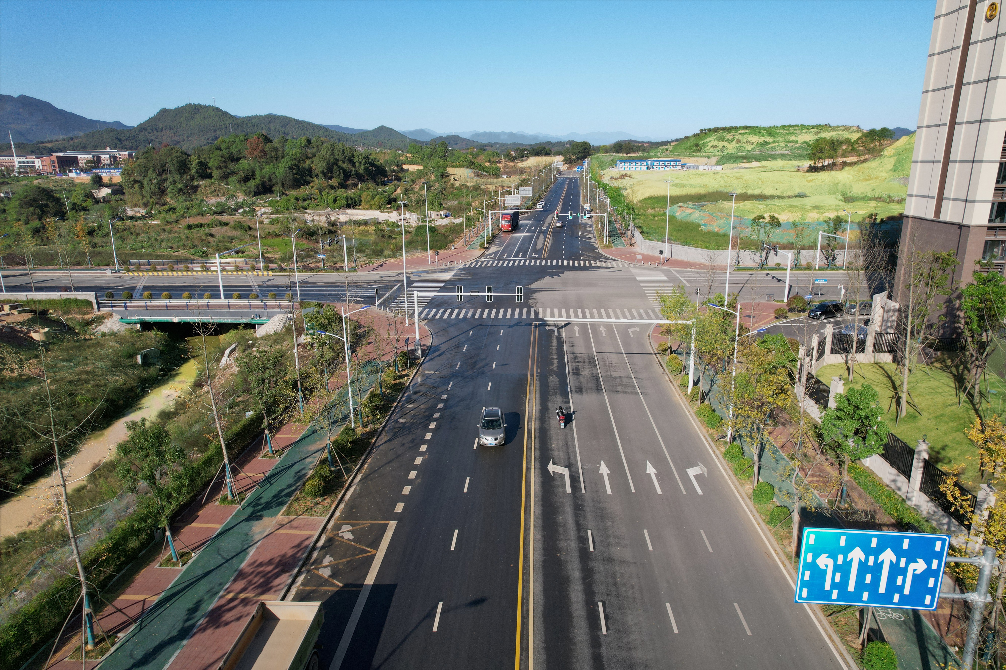 燎原路 榮獲“省優質工程獎”
